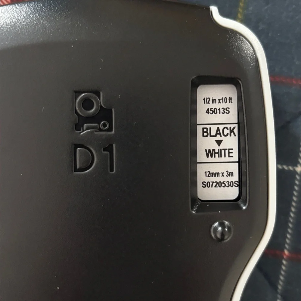 Dymo LabelManager 160 Handheld Label Maker - Black - Picture 6 of 7